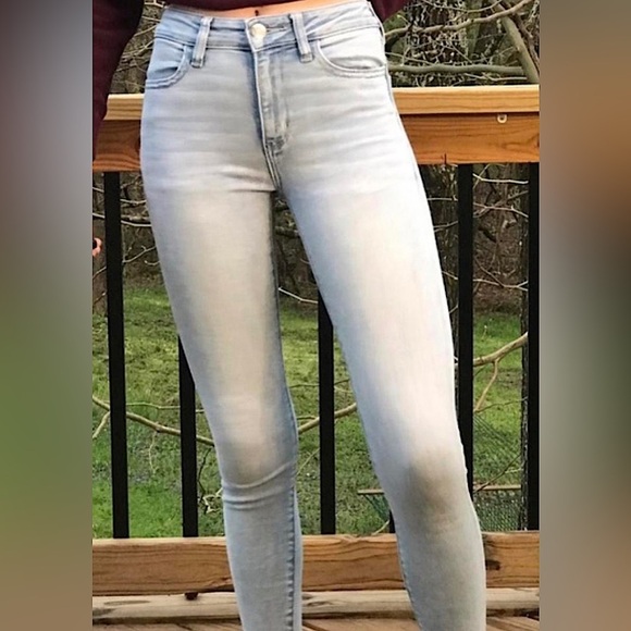 NWOT American Eagle 🦅 Light Washed Blue Skinny Jeans -Size 00 - Picture 2 of 3